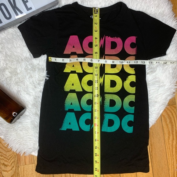 🎸 AC/DC Band Tee - Picture 4 of 6